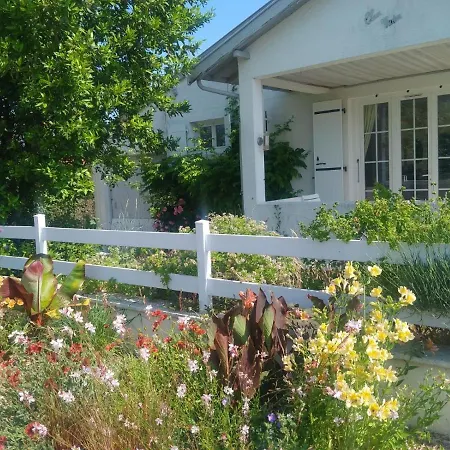 Jolie Avec Jardin A Proximite De La Vila *